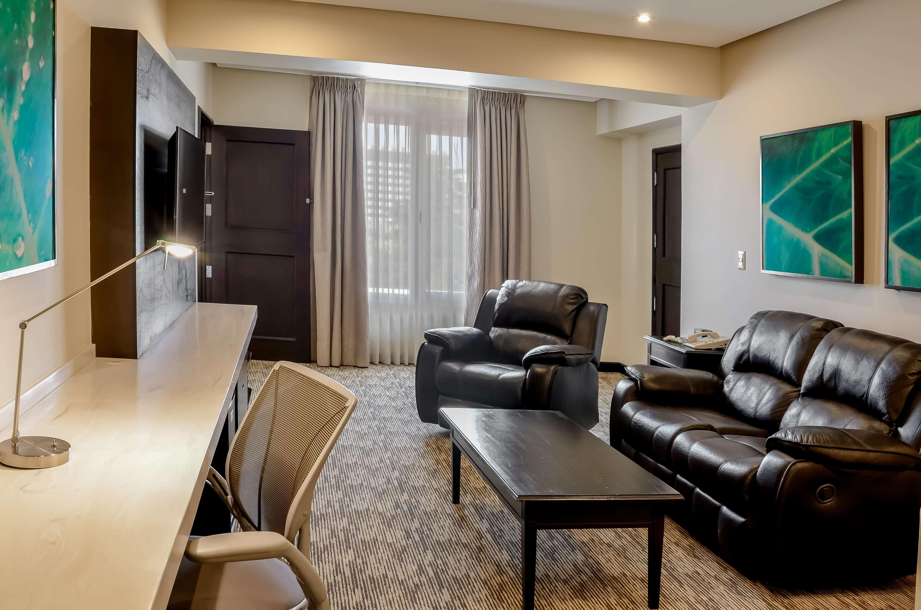 Hilton Garden Inn Гватемала Экстерьер фото